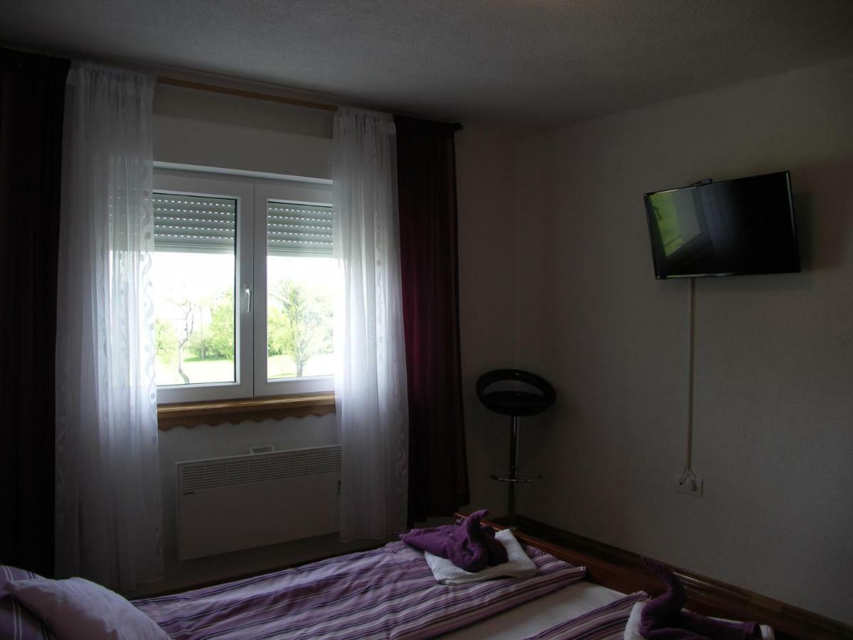 Apartments Zegarac House Korenica Kültér fotó