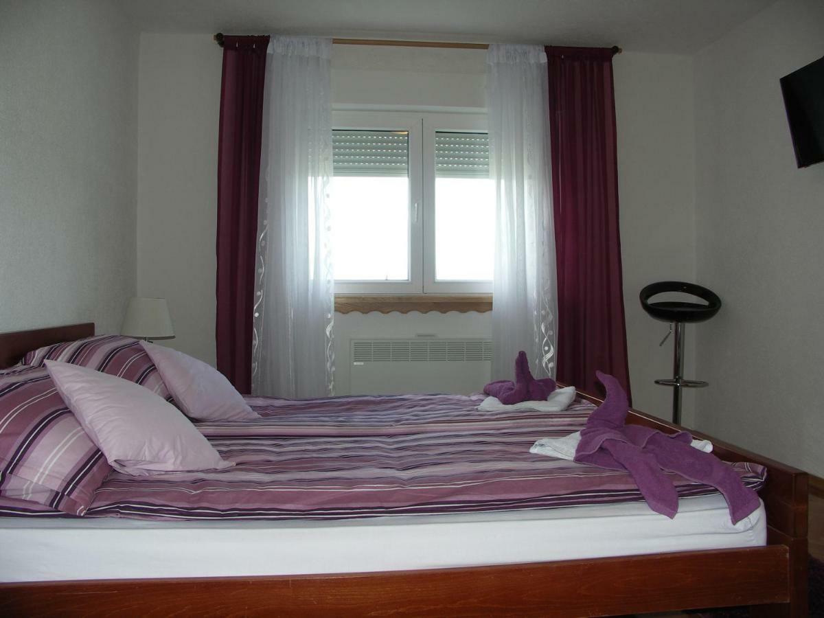 Apartments Zegarac House Korenica Kültér fotó